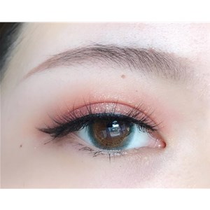 新手也能學(xué)會(huì)的超簡(jiǎn)單眼影畫(huà)法，還不快收藏！